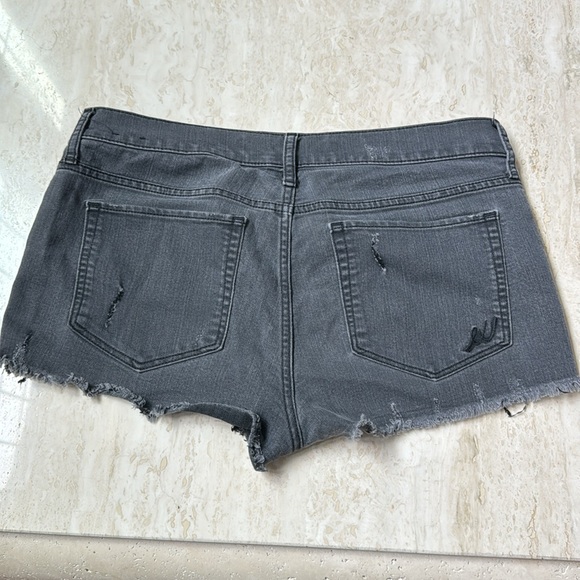 Like new Express denim shorts - Picture 4 of 5